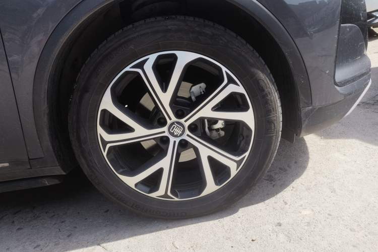 Used BYD Tang New Energy 2025 DM-i 115KM Prestige Model Right Front Wheel Hub