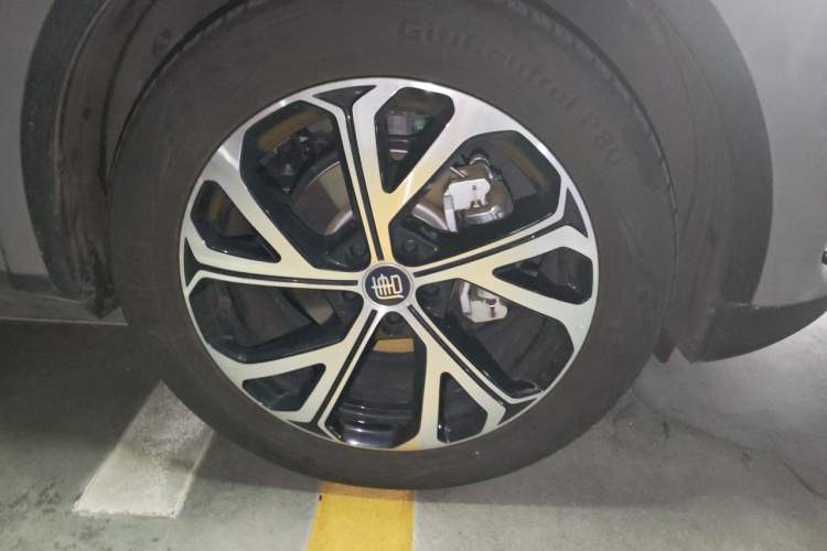 Used BYD Tang New Energy 2025 DM-i 115KM Prestige Model Right Front Wheel Hub