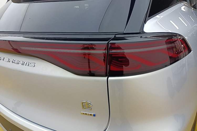 Used BYD Tang New Energy 2025 Model Smart Drive Version DM-i 175KM Deluxe Version Right Rear Taillight
