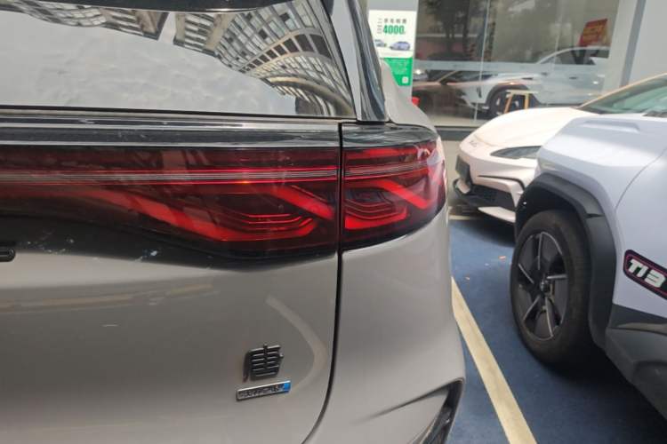 Used BYD Tang New Energy 2025 Intelligent Driving Version DM-i 115KM Flagship Edition Right Rear Taillight