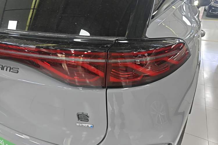 Used BYD Tang New Energy 2025 Intelligent Driving Version DM-i 115KM Prestige Edition Right Rear Taillight