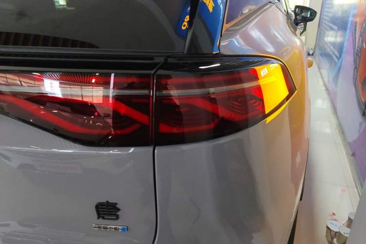 Used BYD Tang New Energy 2025 Intelligent Driving Version DM-i 115KM Flagship Edition Right Rear Taillight