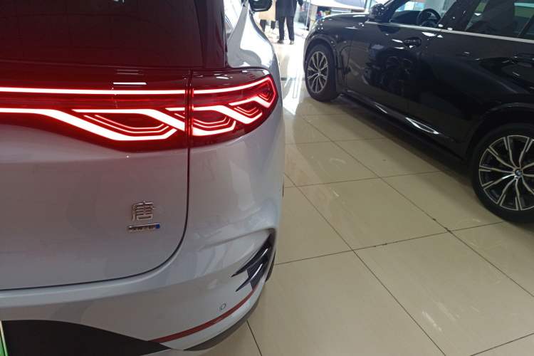 Used BYD Tang New Energy 2025 Intelligent Driving Version DM-i 115KM Flagship Edition Right Rear Taillight