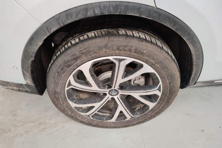 Used BYD Tang New Energy 2025 Intelligent Driving Version DM-i 115KM Prestige Edition Right Rear Wheel Hub