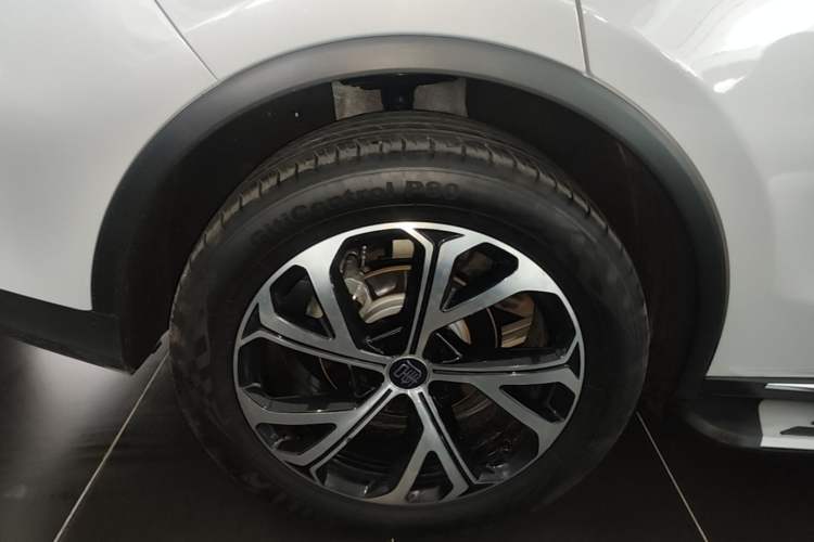 Used BYD Tang New Energy 2025 DM-i 115KM Prestige Model Right Rear Wheel Hub