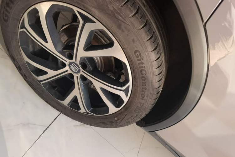 Used BYD Tang New Energy 2025 Intelligent Driving Version DM-i 115KM Flagship Edition Right Rear Wheel Hub
