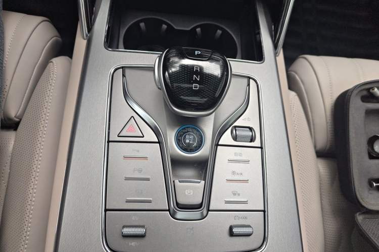 Used BYD Tang New Energy 2025 Intelligent Driving Version DM-i 115KM Flagship Edition Gear Lever
