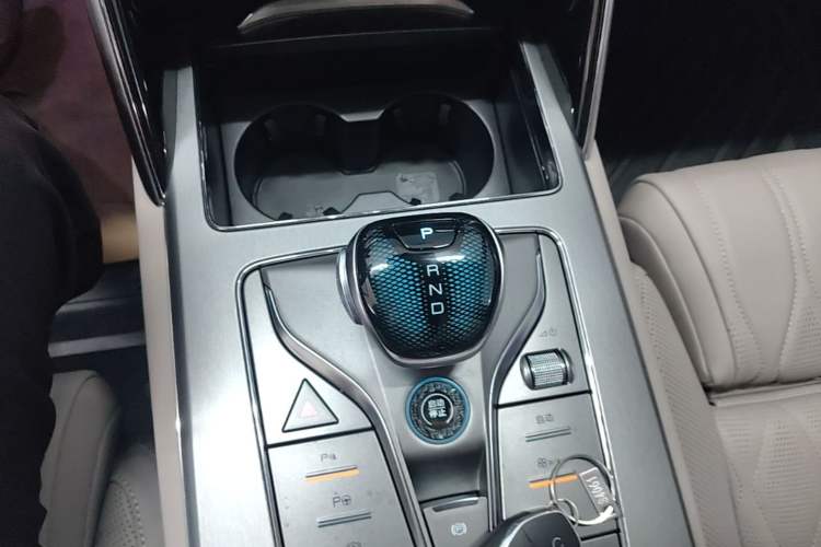 Used BYD Tang New Energy 2025 Intelligent Driving Version DM-i 115KM Flagship Edition Gear Lever