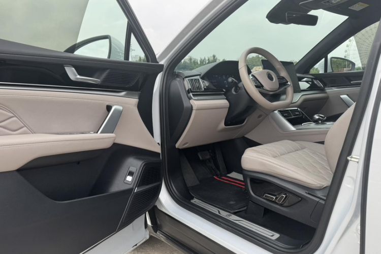 Used BYD Tang New Energy 2025 Intelligent Driving Version DM-i 115KM Prestige Edition Interior 6