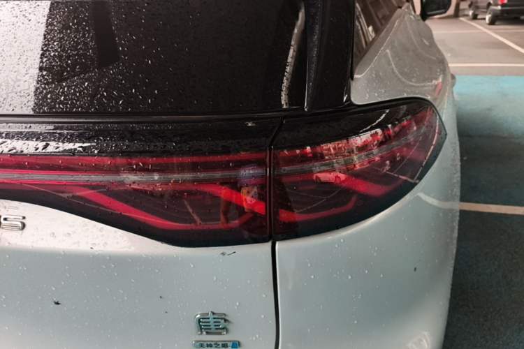 Used BYD Tang New Energy 2025 Intelligent Driving Version DM-i 115KM Prestige Edition Right Rear Taillight