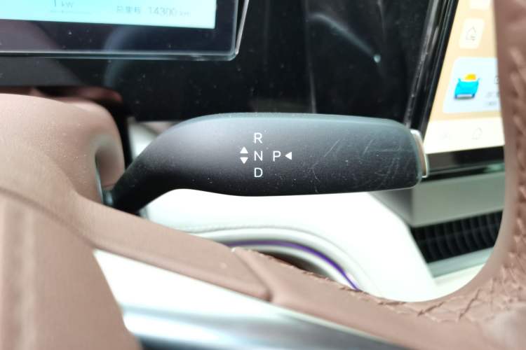 Used BYD Xia 2025 DM-i 1.5T 180km Beyond Edition Gear Lever