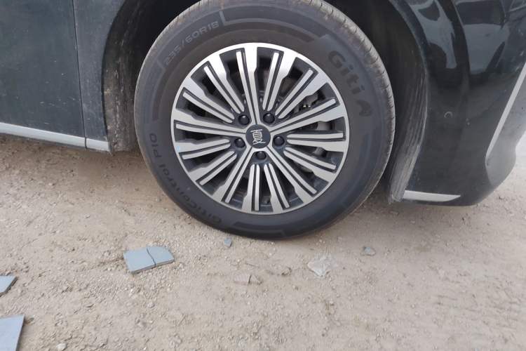 Used BYD Xia 2025 DM-i 1.5T 100km Supreme Edition Right Front Wheel Hub