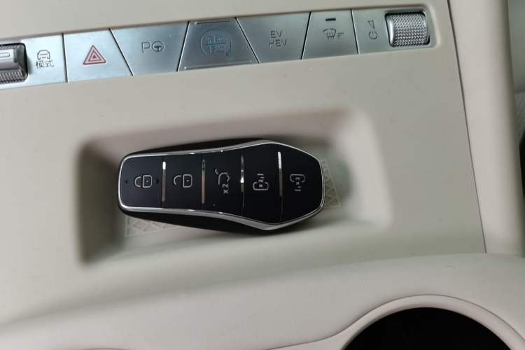 Used BYD Xia 2025 DM-i 1.5T 180km Beyond Edition Vehicle Key