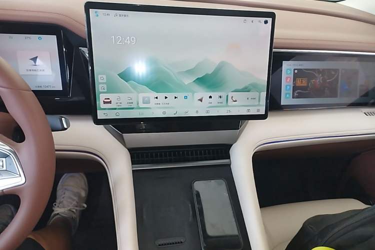 Used BYD Xia 2025 DM-i 1.5T 180km Excellence Model Audio And AC Panel