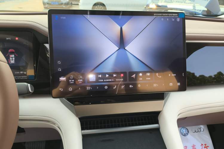 Used BYD Xia 2025 DM-i 1.5T 180km Beyond Edition Audio And AC Panel