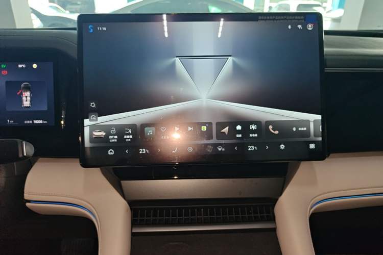Used BYD Xia 2025 DM-i 1.5T 180km Beyond Edition Audio And AC Panel