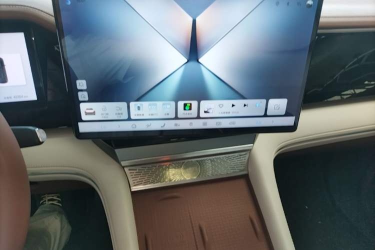 Used BYD Xia 2025 DM-i 1.5T 180km Beyond Edition Audio And AC Panel