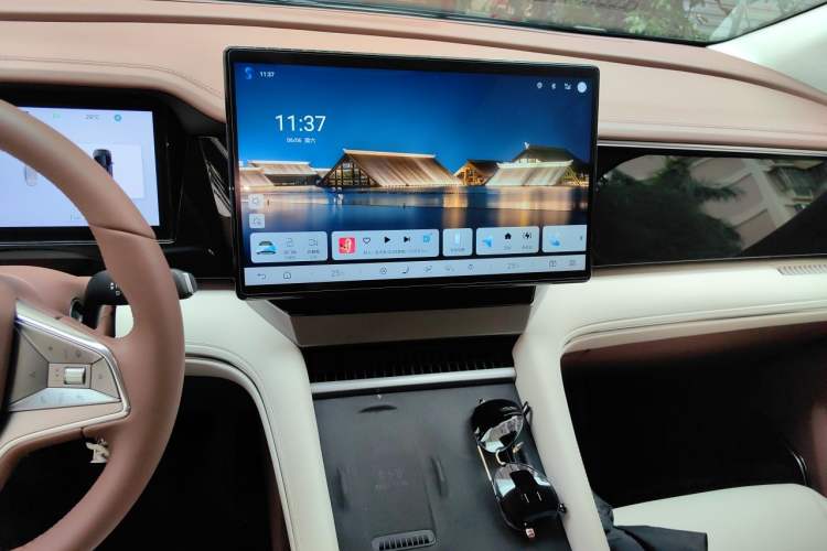 Used BYD Xia 2025 DM-i 1.5T 100km Supreme Edition Audio And AC Panel
