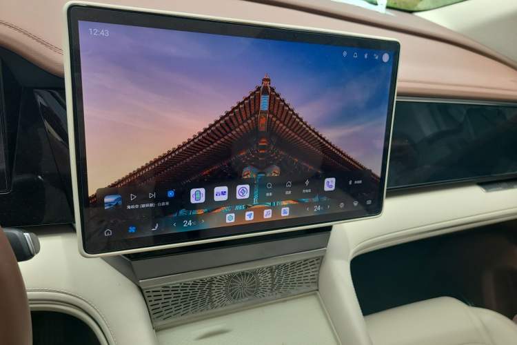Used BYD Xia 2025 DM-i 1.5T 180km Beyond Edition Audio And AC Panel