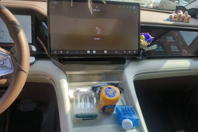 Used BYD Xia 2025 DM-i 1.5T 180km Excellence Model Audio And AC Panel