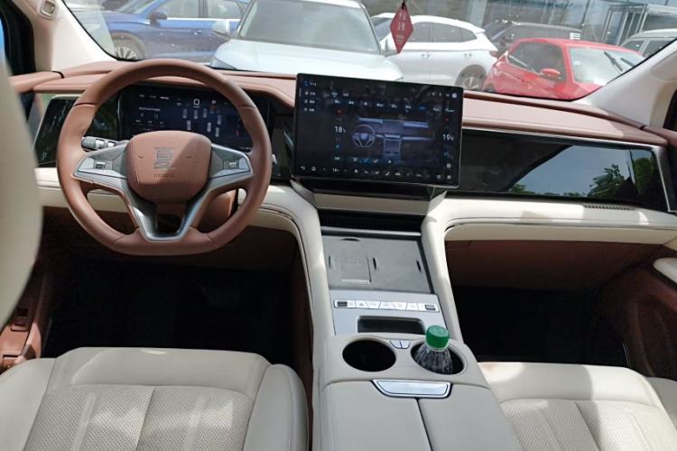 Used BYD Xia 2025 DM-i 1.5T 180km Beyond Edition Audio And AC Panel