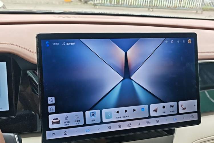 Used BYD Xia 2025 DM-i 1.5T 180km Excellence Model Audio And AC Panel