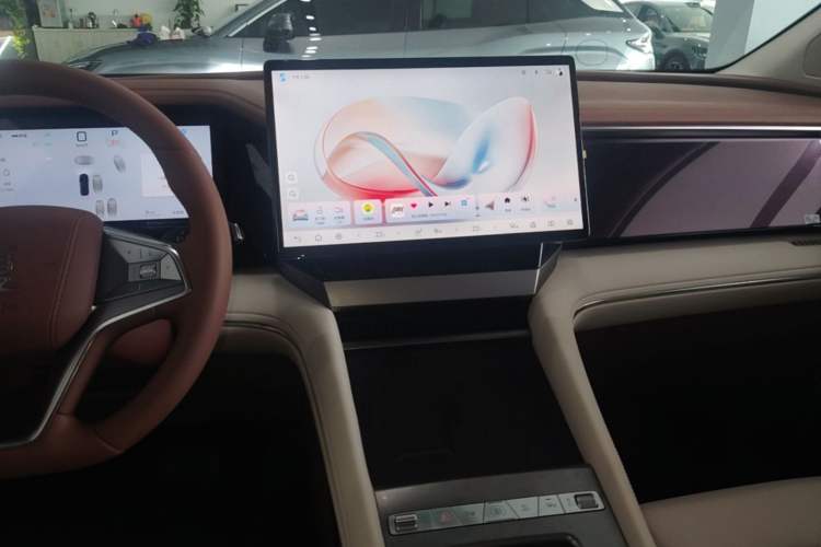 Used BYD Xia 2025 DM-i 1.5T 180km Excellence Model Audio And AC Panel