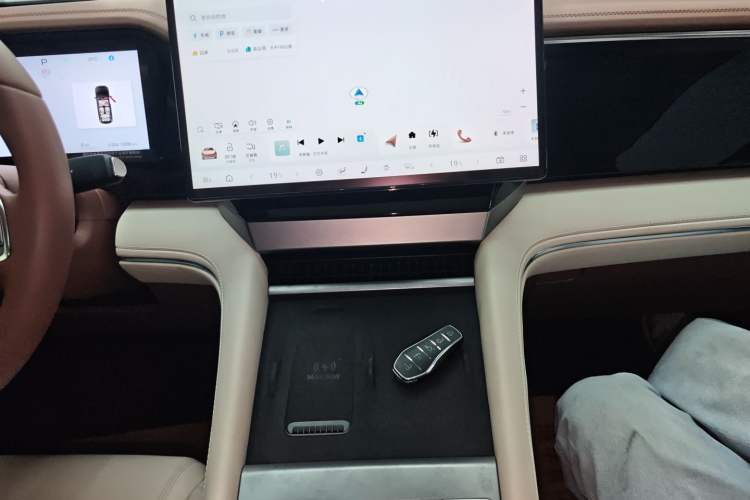 Used BYD Xia 2025 DM-i 1.5T 180km Beyond Edition Audio And AC Panel
