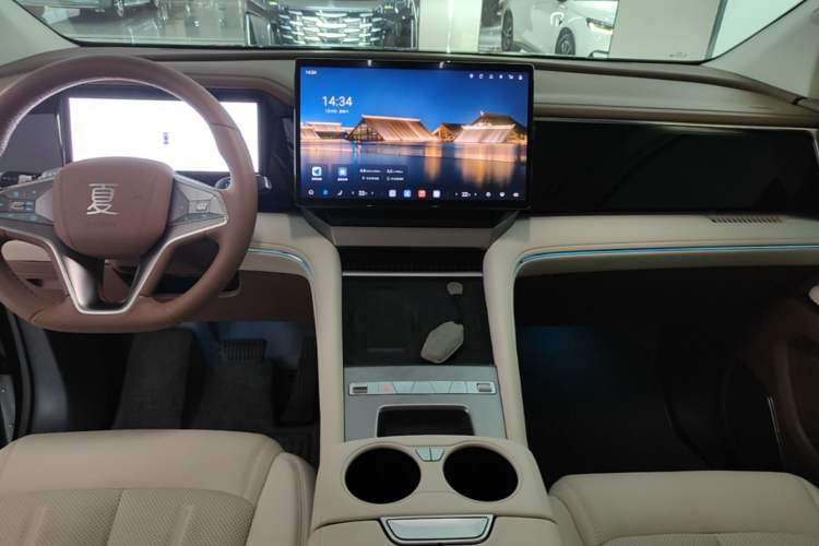 Used BYD Xia 2025 DM-i 1.5T 100km Supreme Edition Audio And AC Panel