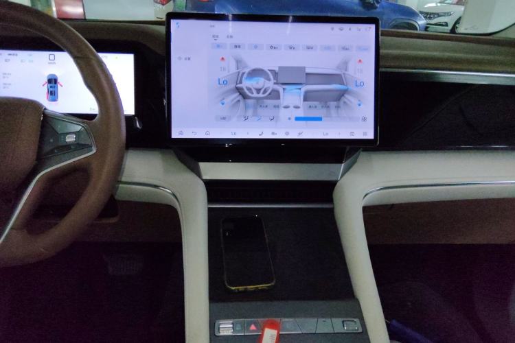 Used BYD Xia 2025 DM-i 1.5T 180km Beyond Edition Audio And AC Panel