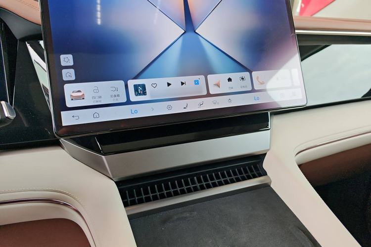 Used BYD Xia 2025 DM-i 1.5T 180km Beyond Edition Audio And AC Panel
