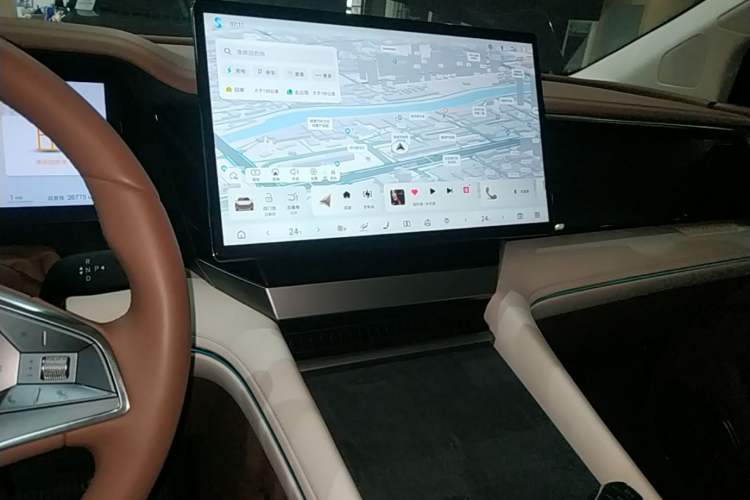 Used BYD Xia 2025 DM-i 1.5T 180km Excellence Model Audio And AC Panel