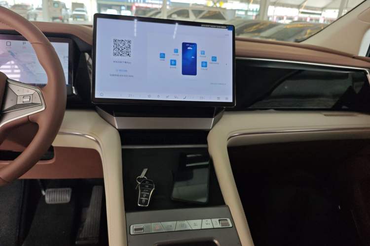 Used BYD Xia 2025 DM-i 1.5T 180km Beyond Edition Audio And AC Panel