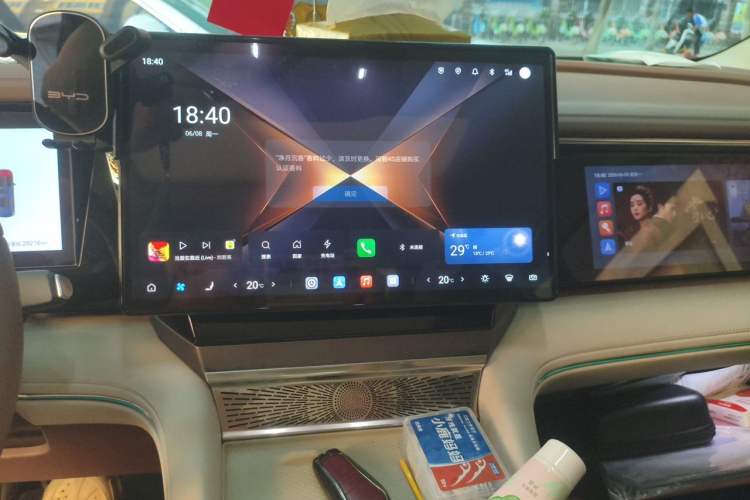 Used BYD Xia 2025 DM-i 1.5T 180km Excellence Model Audio And AC Panel