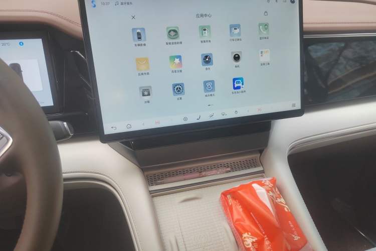 Used BYD Xia 2025 DM-i 1.5T 180km Beyond Edition Audio And AC Panel
