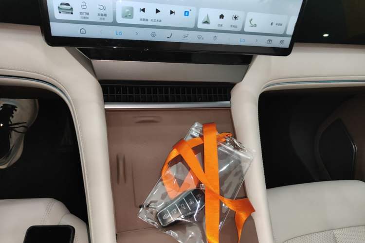 Used BYD Xia 2025 DM-i 1.5T 100km Supreme Edition Audio And AC Panel
