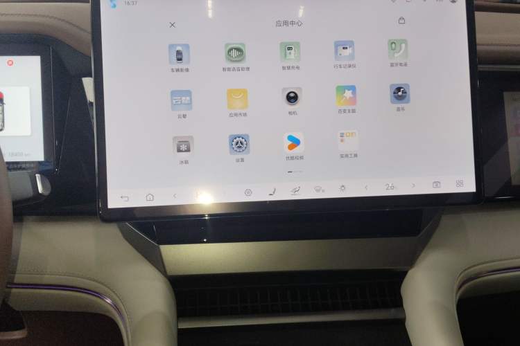 Used BYD Xia 2025 DM-i 1.5T 180km Excellence Model Audio And AC Panel