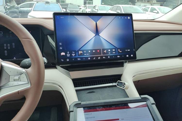 Used BYD Xia 2025 DM-i 1.5T 180km Beyond Edition Audio And AC Panel