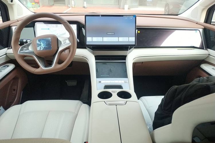 Used BYD Xia 2025 DM-i 1.5T 180km Excellence Model Audio And AC Panel