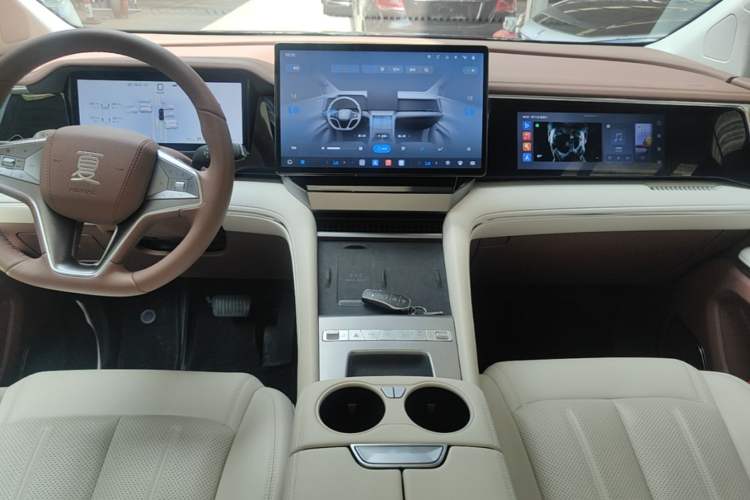 Used BYD Xia 2025 DM-i 1.5T 180km Excellence Model Audio And AC Panel