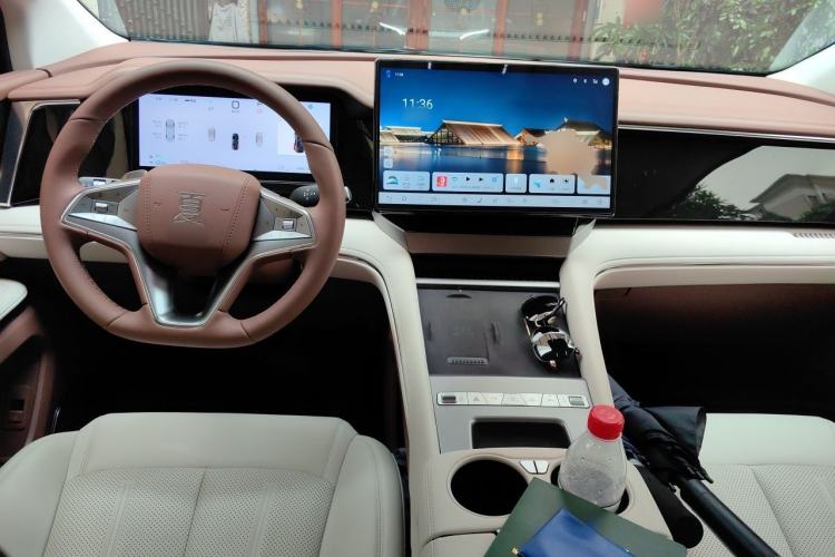 Used BYD Xia 2025 DM-i 1.5T 100km Supreme Edition Center Console