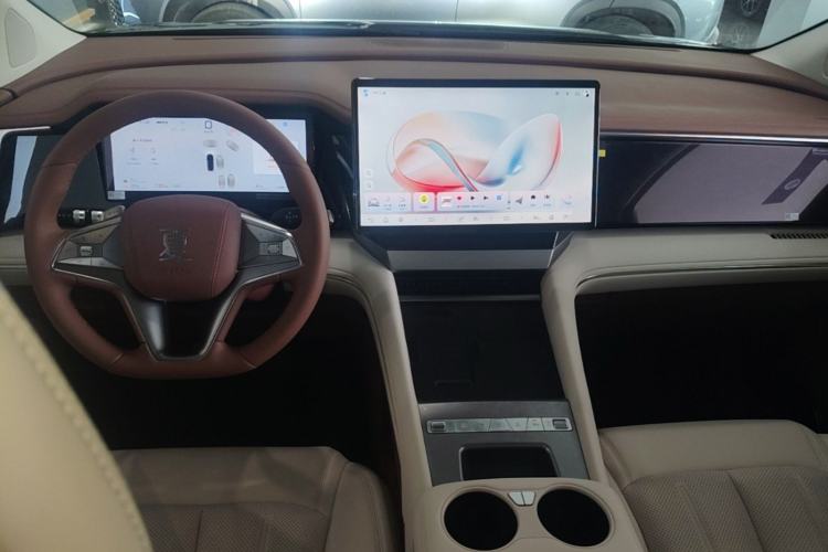Used BYD Xia 2025 DM-i 1.5T 180km Excellence Model Center Console