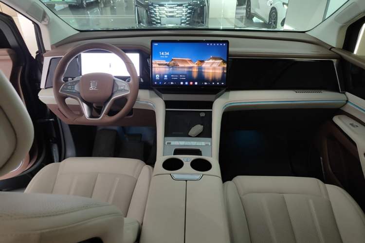 Used BYD Xia 2025 DM-i 1.5T 100km Supreme Edition Center Console