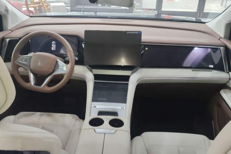 Used BYD Xia 2025 DM-i 1.5T 180km Excellence Model Center Console
