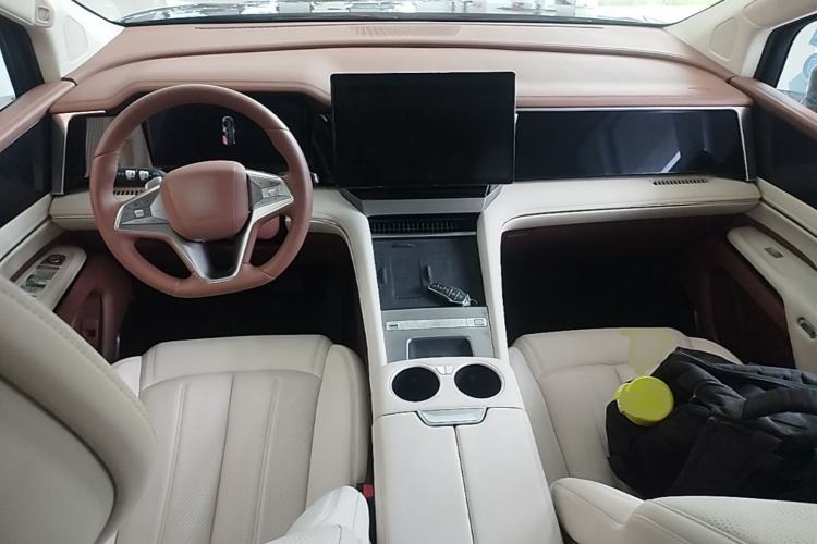 Used BYD Xia 2025 DM-i 1.5T 180km Excellence Model Center Console