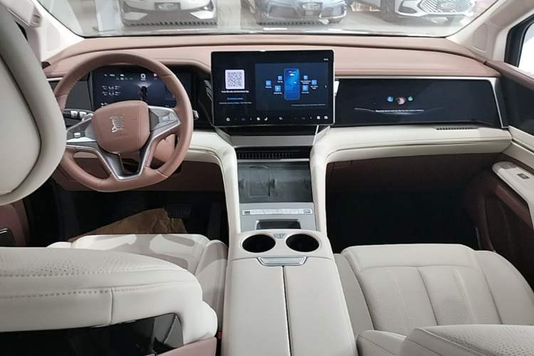 Used BYD Xia 2025 DM-i 1.5T 180km Excellence Model Center Console