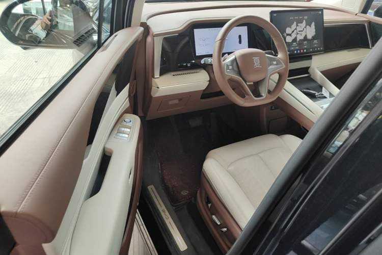 Used BYD Xia 2025 DM-i 1.5T 180km Excellence Model Driver Seat