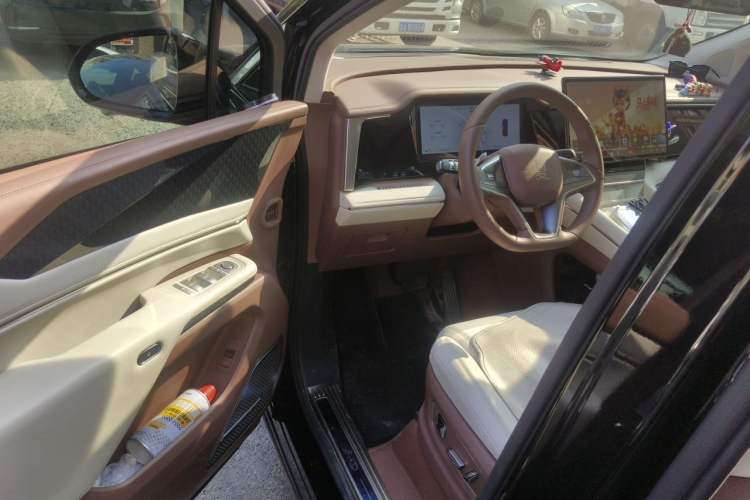 Used BYD Xia 2025 DM-i 1.5T 180km Excellence Model Driver Seat