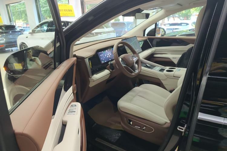 Used BYD Xia 2025 DM-i 1.5T 180km Beyond Edition Driver Seat