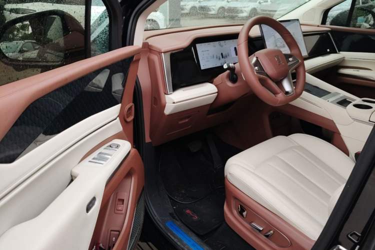 Used BYD Xia 2025 DM-i 1.5T 180km Excellence Model Driver Seat